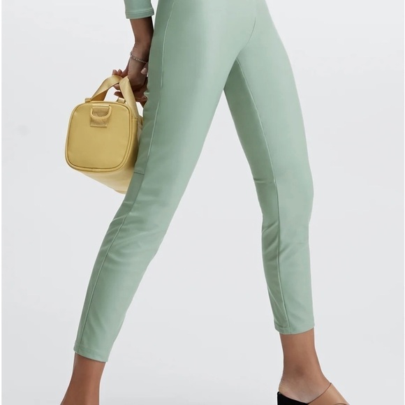 NWT Fabletics vegan Leather Leggings - Picture 4 of 4